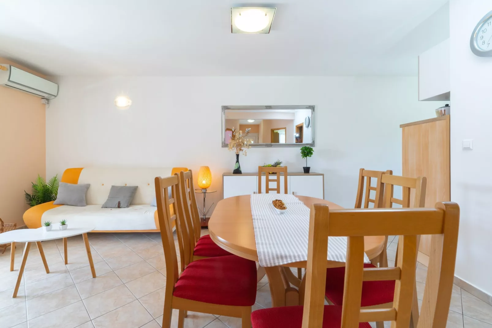 Holiday Home Diana - Two Bedroom Apartment with Terrace and Sea View-Dining room