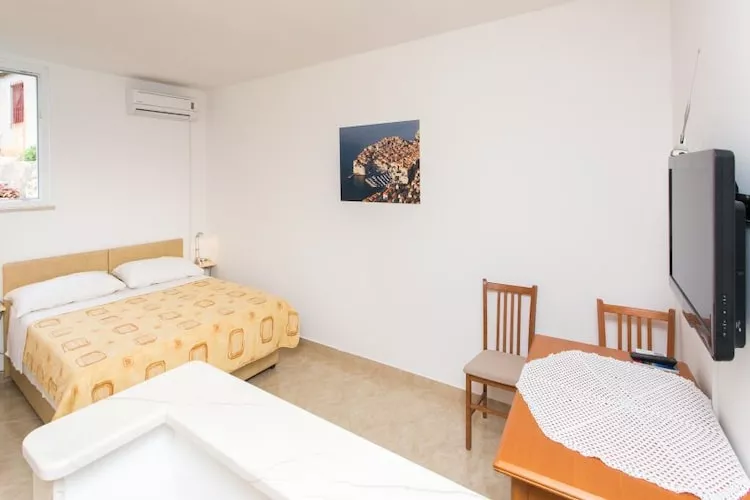 Guest House Luce- Studio with Terrace and Garden View-Chambre