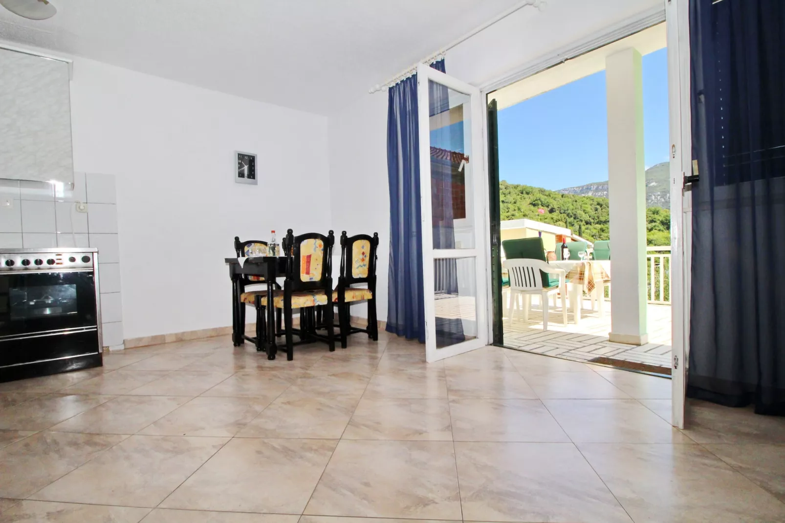 Holiday Home Gea - Three Bedroom Holiday Home with Terrace and Partial Sea View-Salon