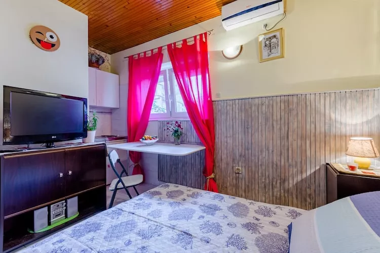 Studio Apartment Silvana (ST) - Studio Apartmen near the Park-Wohnzimmer