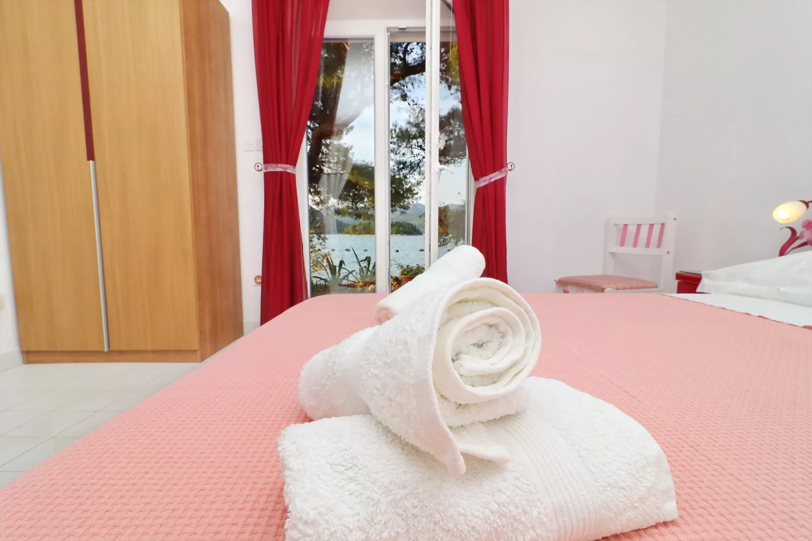 Apartments More & Ja - Superior One Bedroom Apartment with Terrace and Sea View ( 2. zapad )-Bedroom