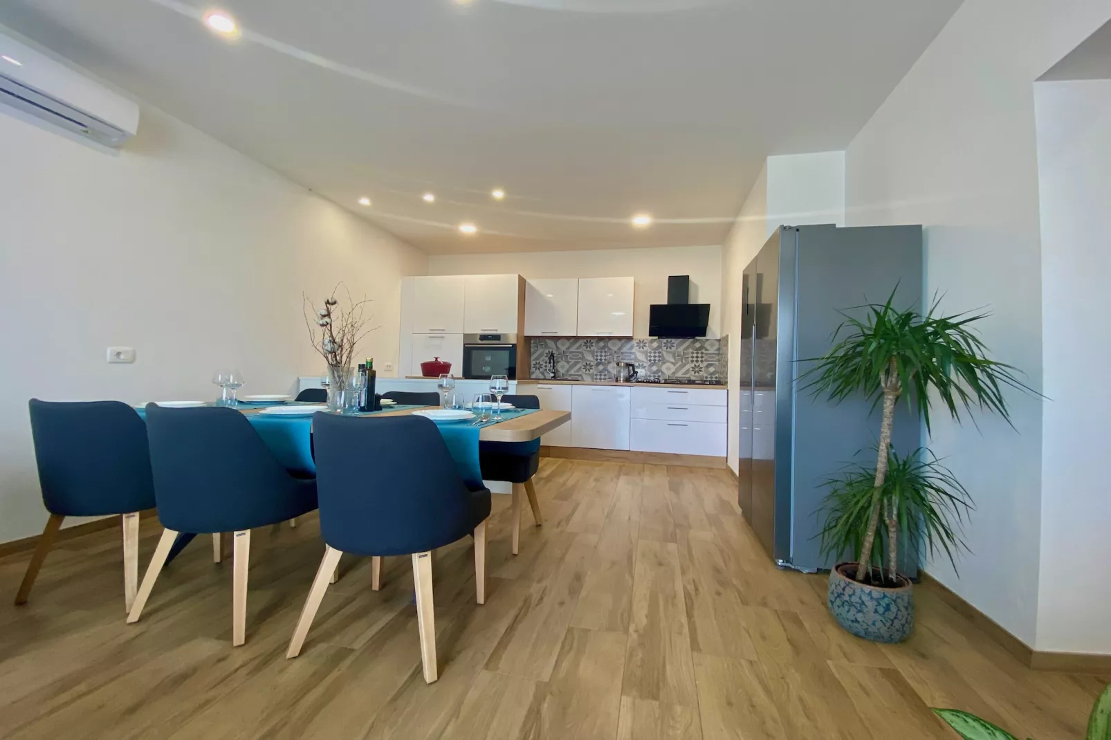 VERT Apartment - Two Bedroom Apartment with Terrace-Kitchen