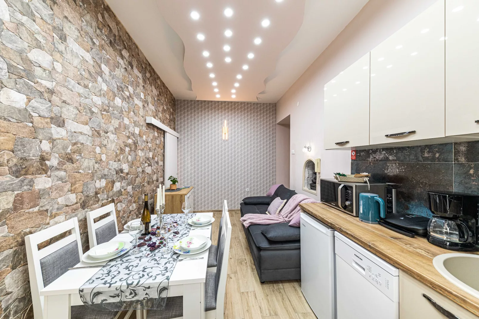 Apartments Keka - One Bedroom Apartment-Dining room