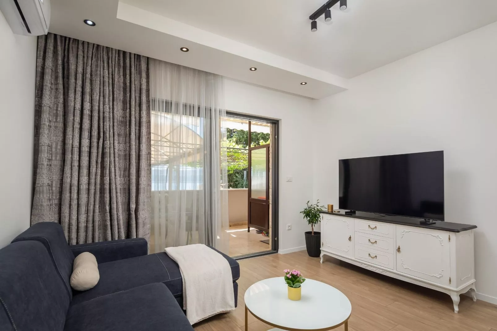 Apartments Tomas- Standard One Bedroom Apartment with Balcony (A2)-Living room