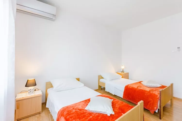 Apartment Marko (ST) - Three Bedroom Apartment with Balcony and Garden View-Bedroom