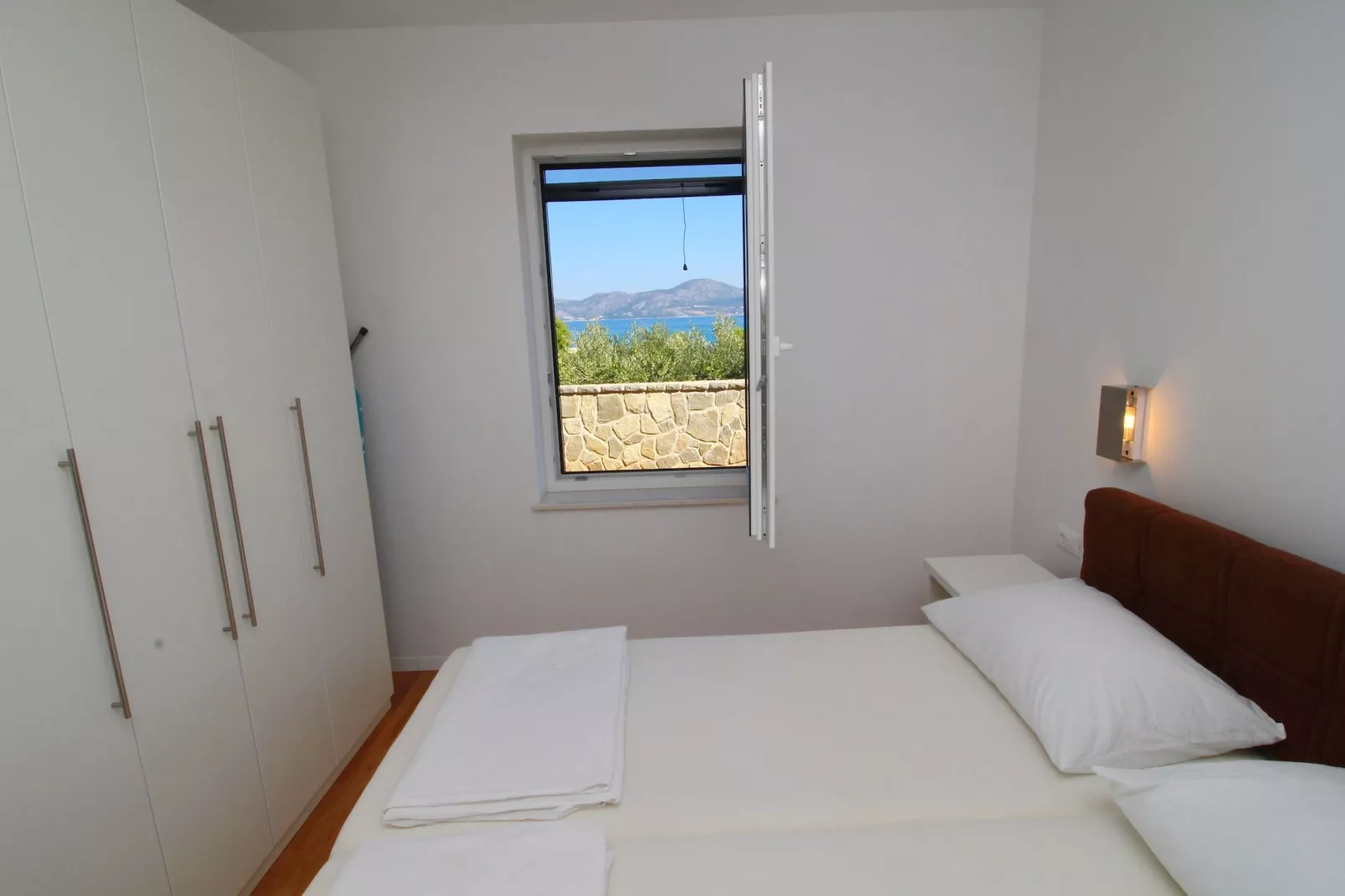 Apartments Kula - One Bedroom Apartment with Balcony and Sea View C3 - Bedroom