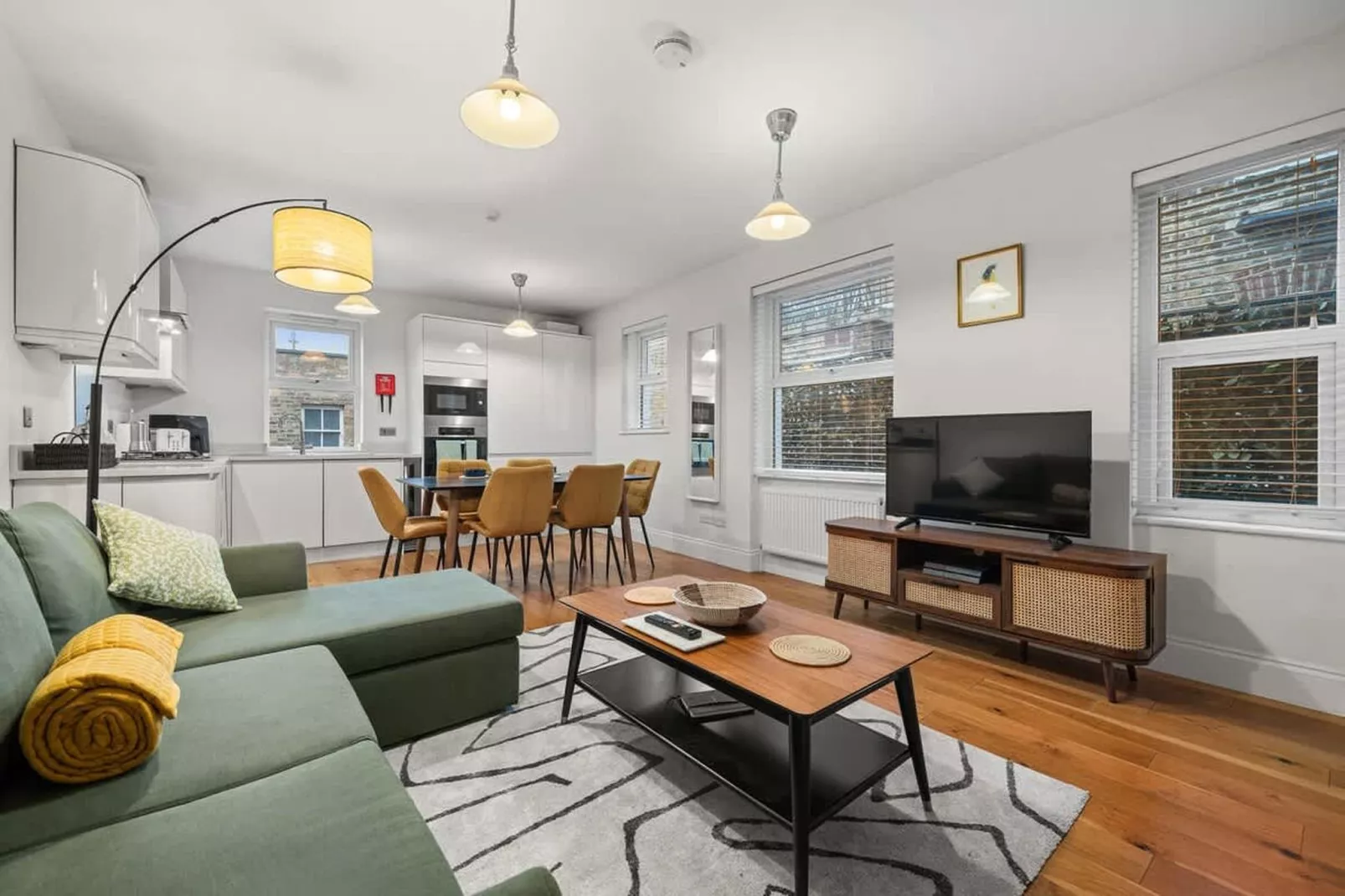 SW6 Fulham Palace Rd-Living room