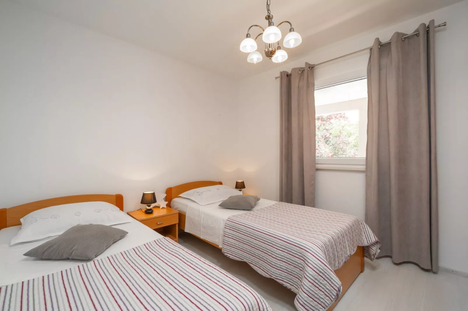 Holiday Home Diana -  Comfort Two Bedroom Apartment with Terrace and Sea View-Chambre