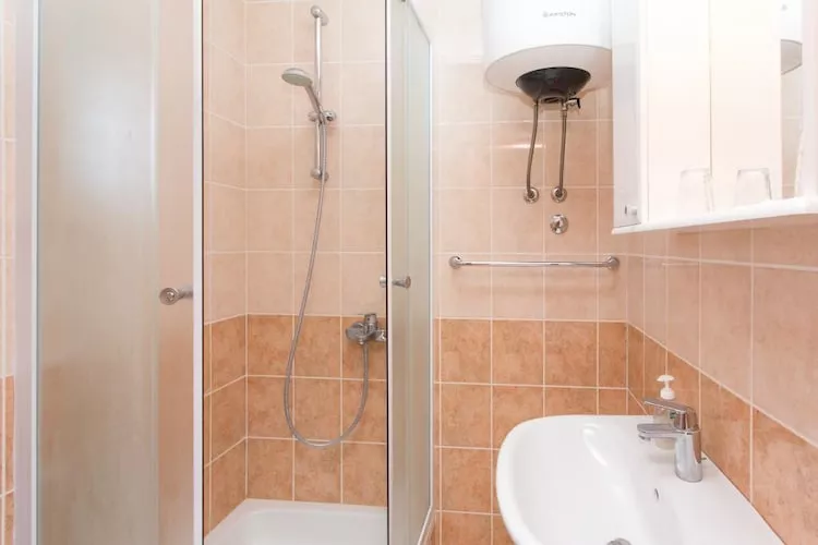 Guest House Luce- Studio with Terrace and Garden View-Salle de bain