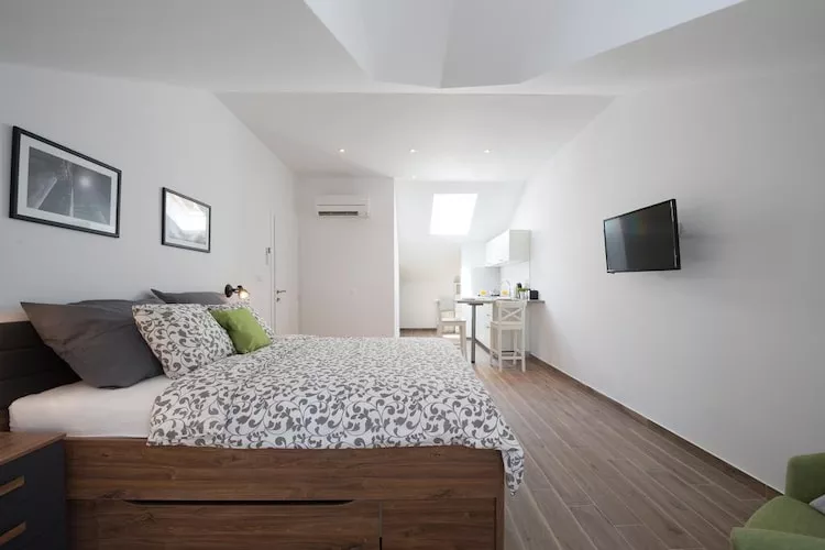 Apartments Horizon - Deluxe Studio with  Balcony and Sea View-Bedroom