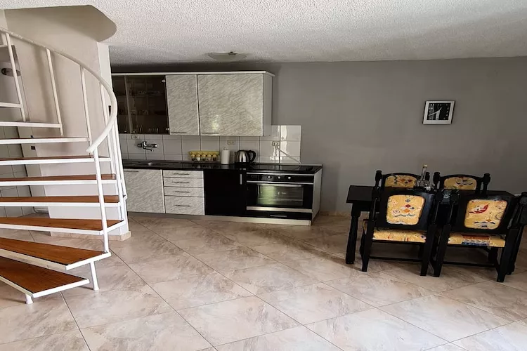 Holiday Home Gea - Three Bedroom Holiday Home with Terrace and Partial Sea View-Cuisine