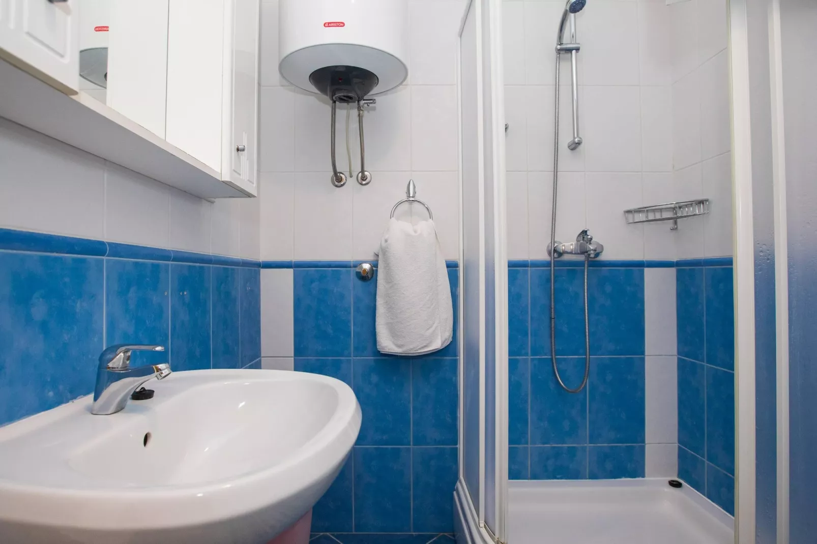 Apartments Vidak - One Bedroom Apartment with Terrace and Pool View - (A3)-Bathroom