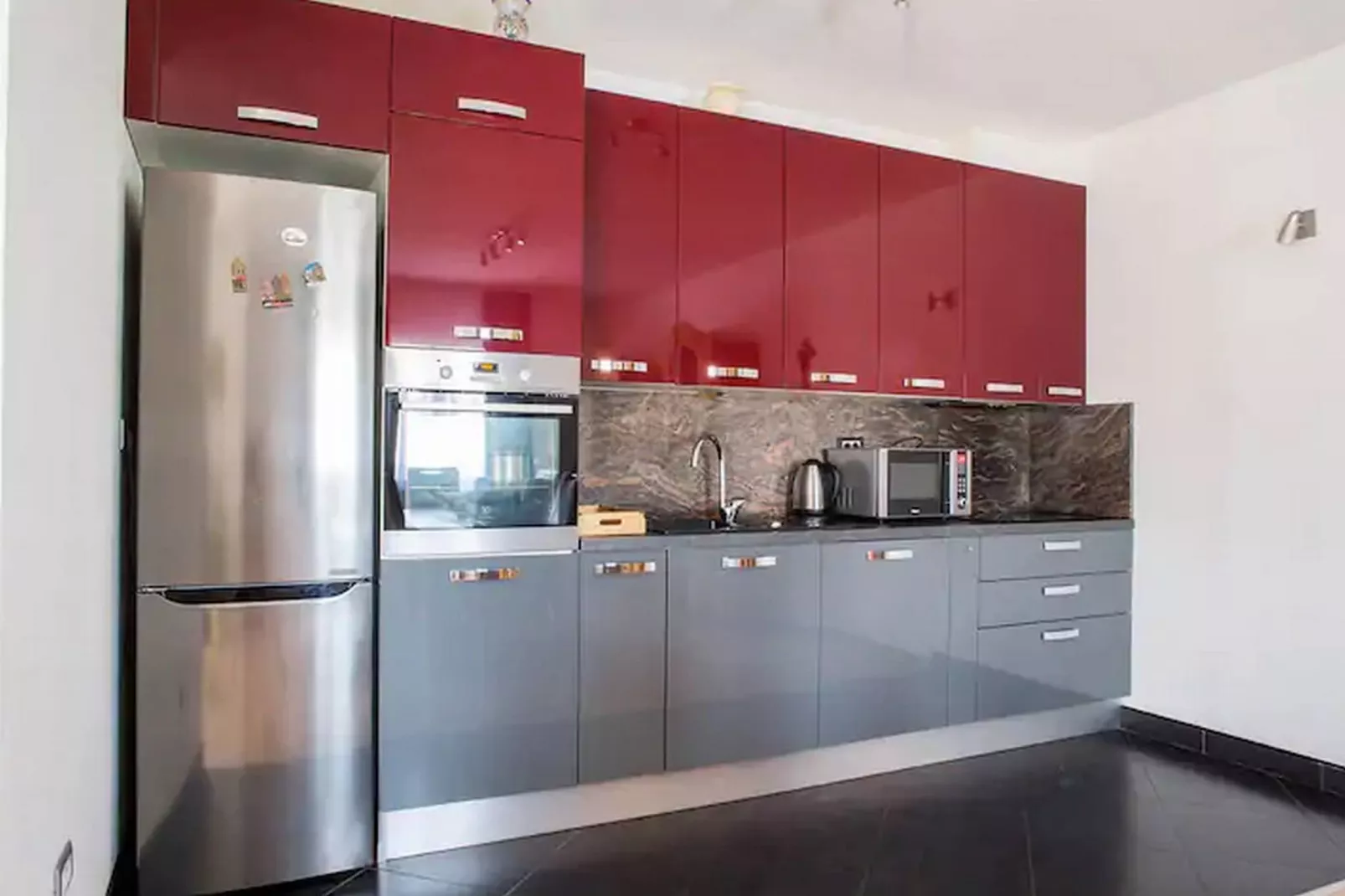 Holiday Home J&D No.3-Six Bedroom House  with Pool-Cuisine