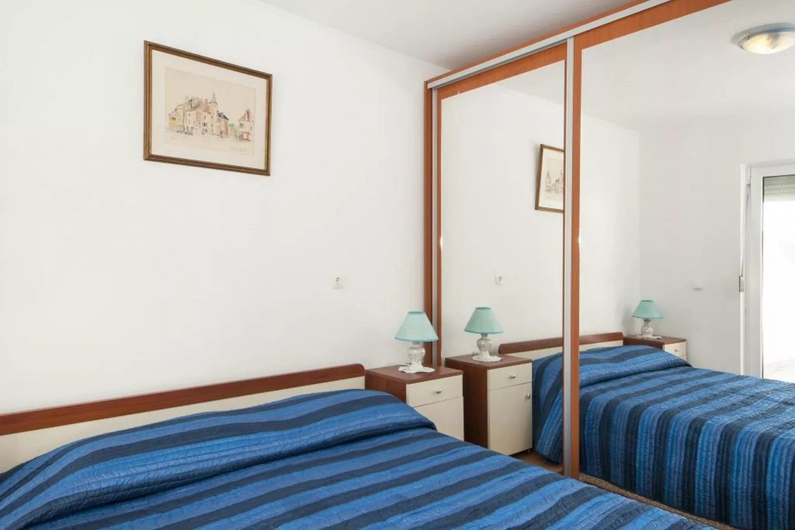 Bertie's Lodge - Two Bedroom Apartment with Terrace and Sea View(A1)-Chambre