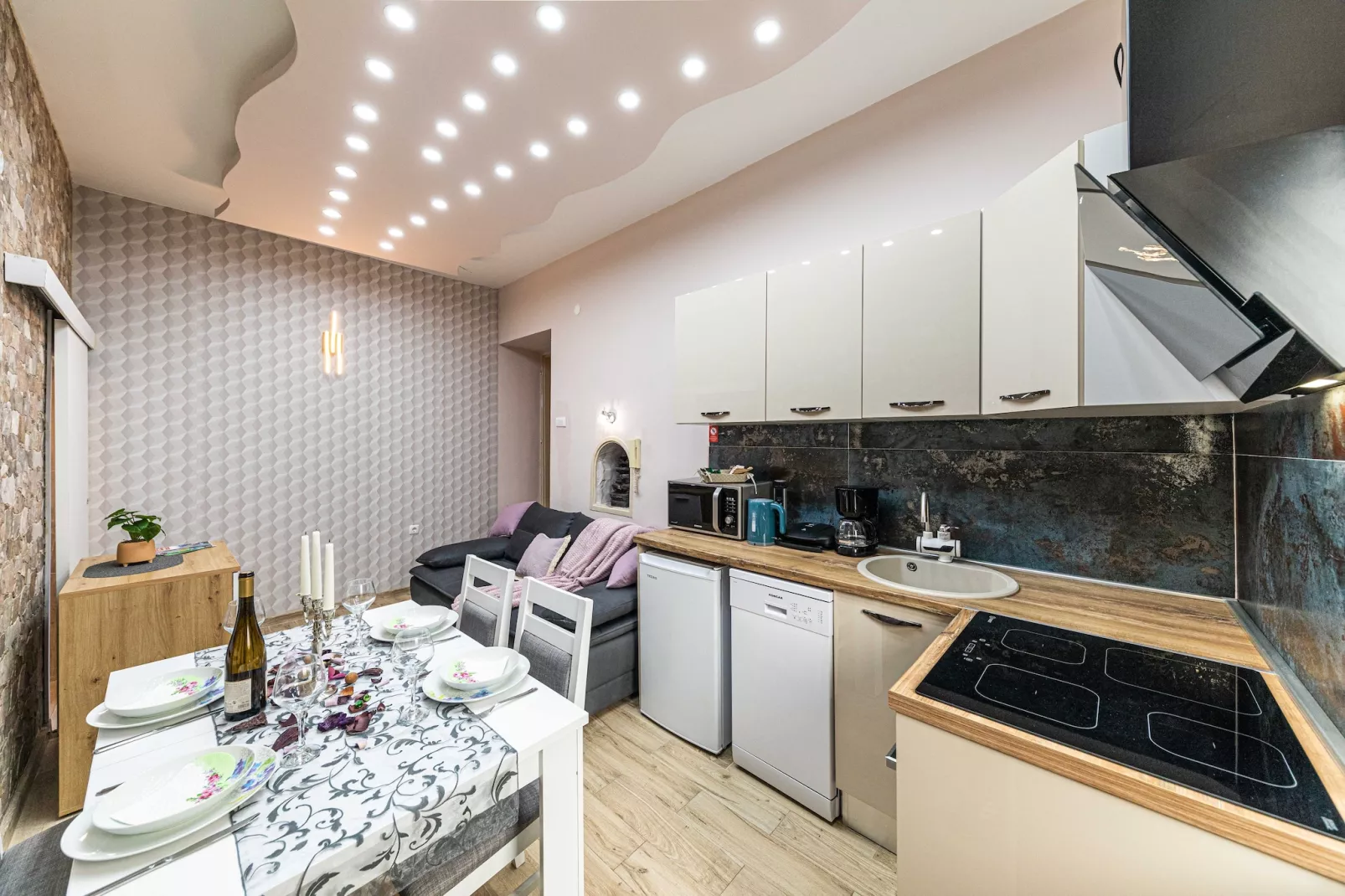 Apartments Keka - One Bedroom Apartment-Dining room