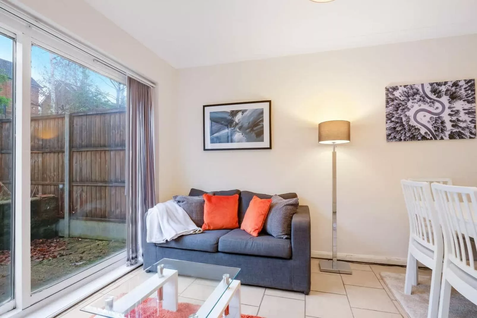 HP13 Arnison 94-Living room