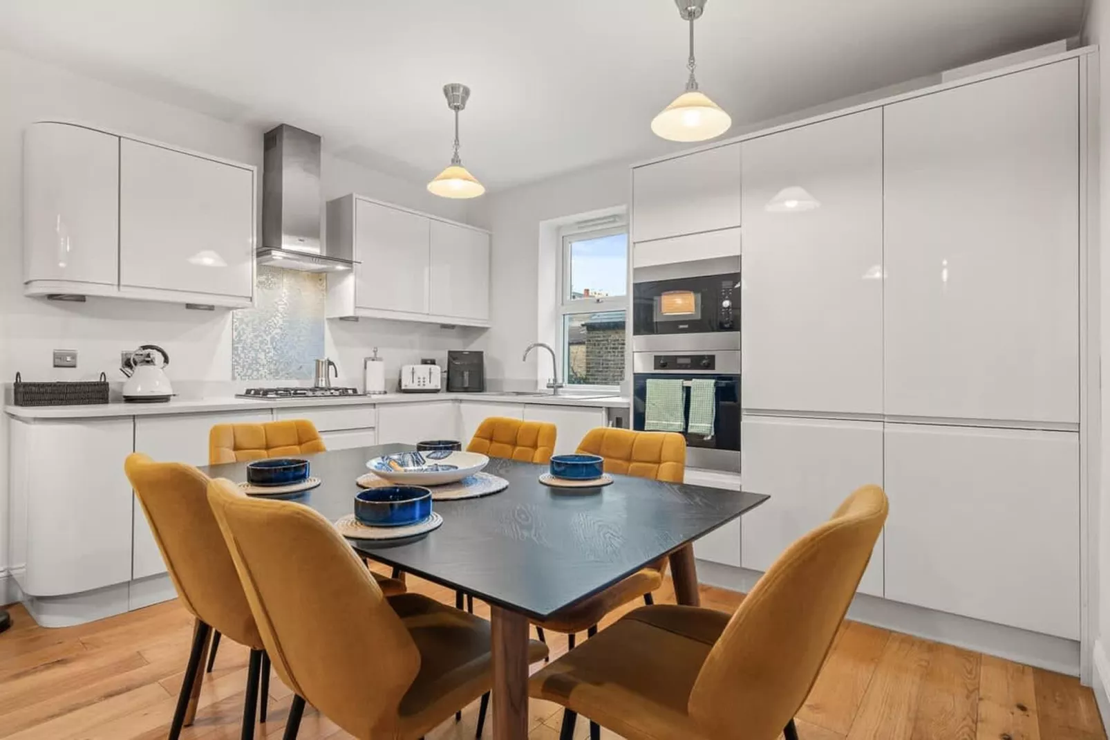 SW6 Fulham Palace Rd-Dining room