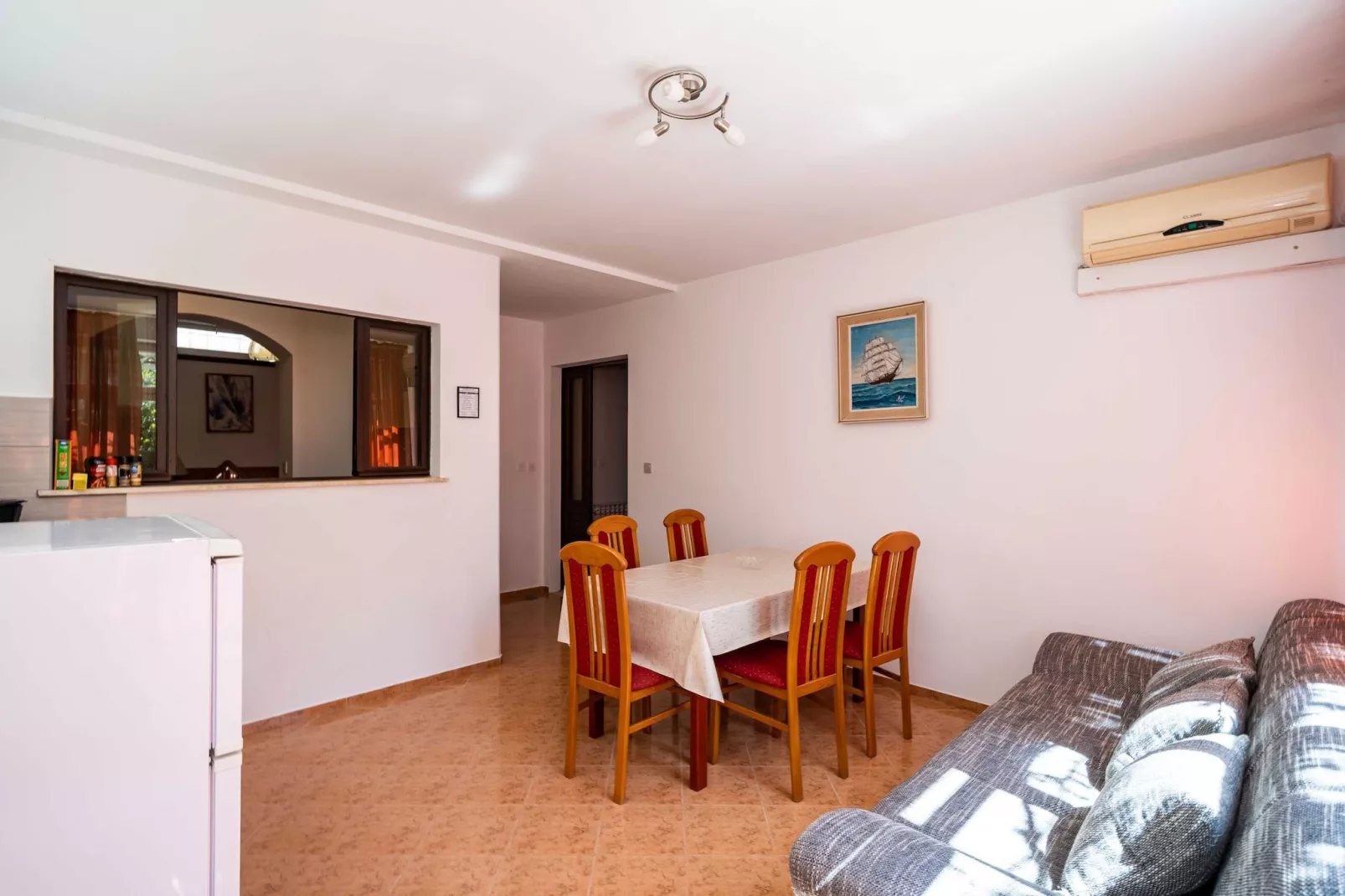 Apartments Klis -Two-Bedroom Apartment with Terrace - Wohnzimmer