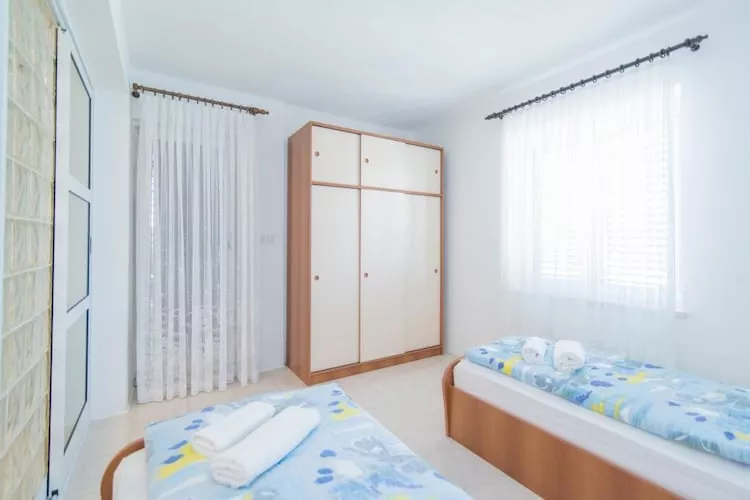 Apartments Paco - Superior Two-Bedroom Apartment with Terrace and Sea View A1 (ST)-Schlafzimmer