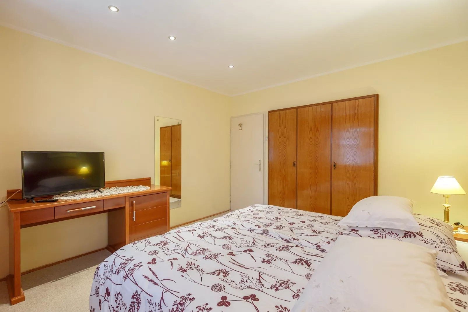 Ploče Apartments - One Bedroom Apartment with Terrace and Sea View - Petra Krešimira IV 27-Schlafzimmer