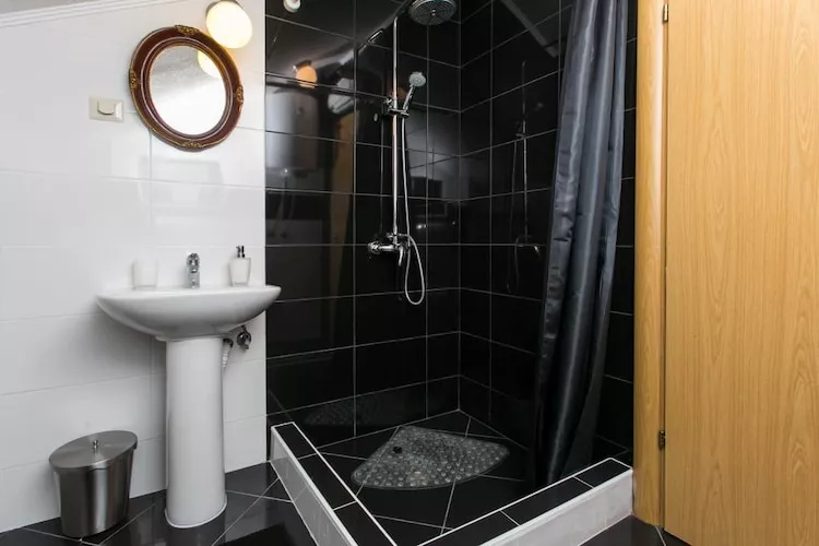 Apartment Heart of Dubrovnik - One-Bedroom Apartment with Terrace-Bathroom