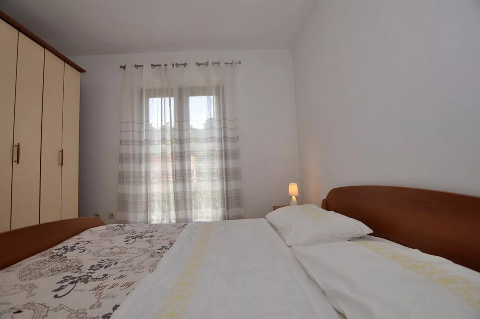 Apartments Seagull - Comfort Two Bedroom Apartment with Sea View Balcony (Tonko)-Chambre