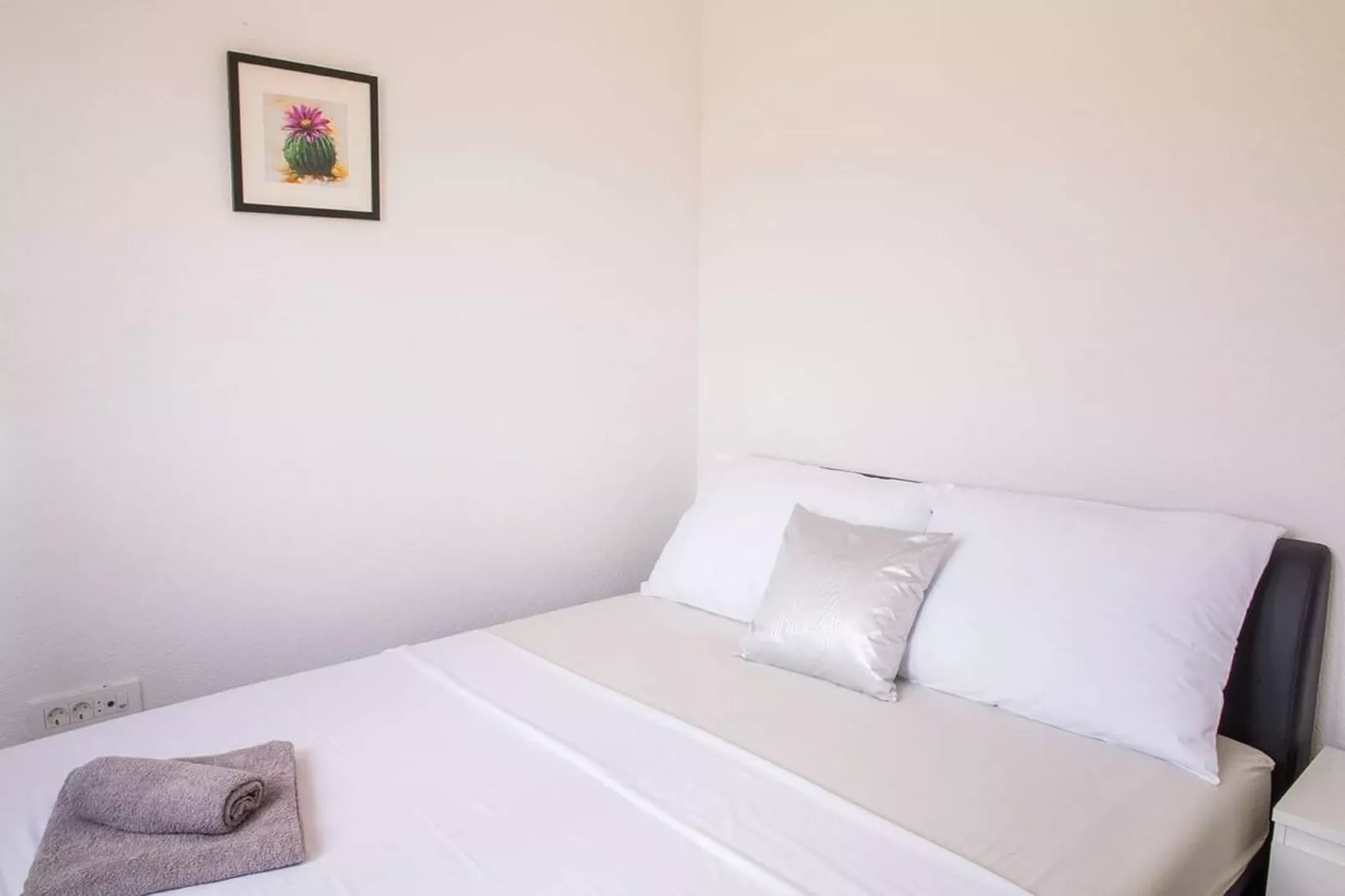 Holiday Home J&D No.3-Six Bedroom House  with Pool