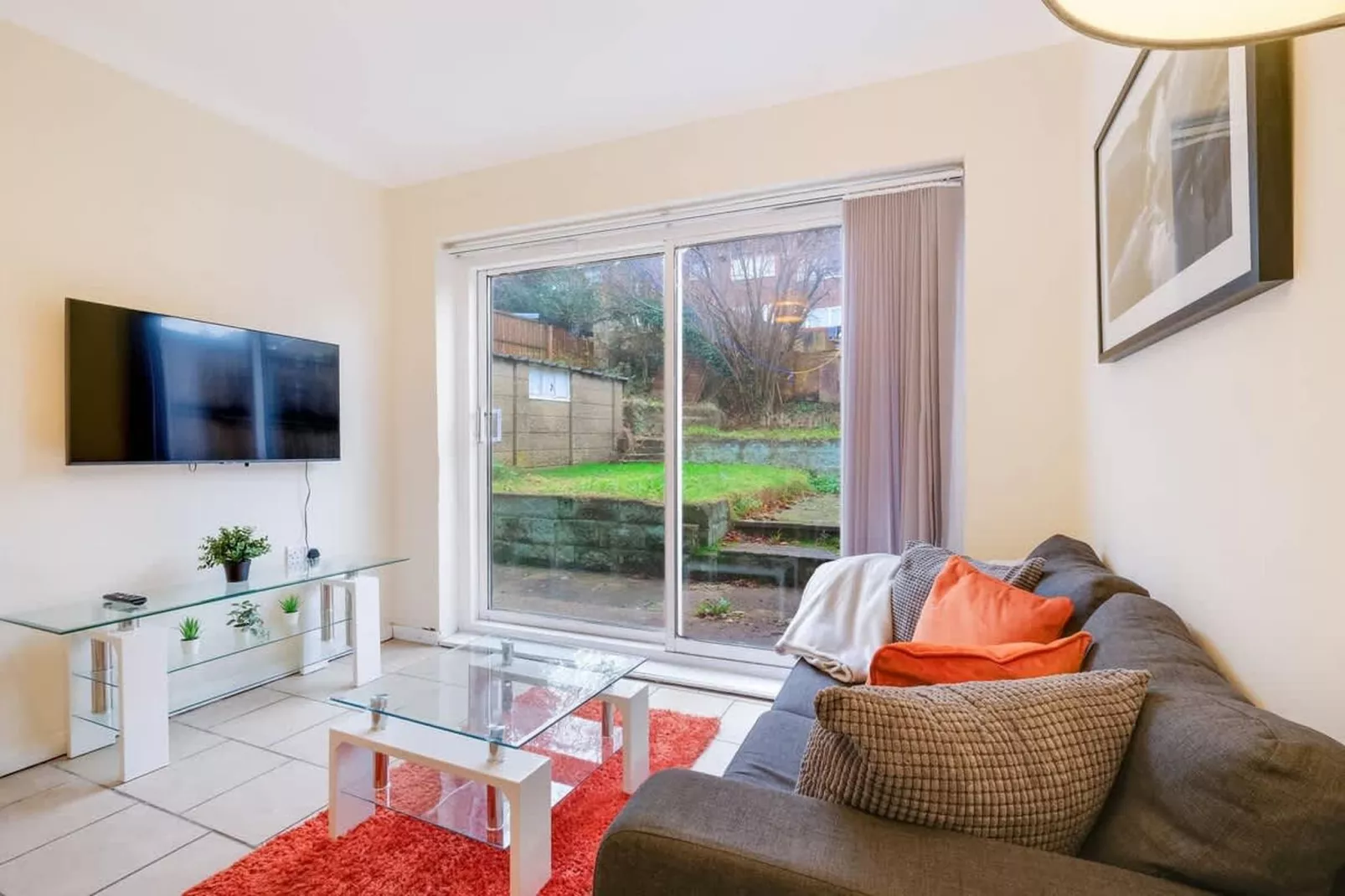 HP13 Arnison 94-Living room