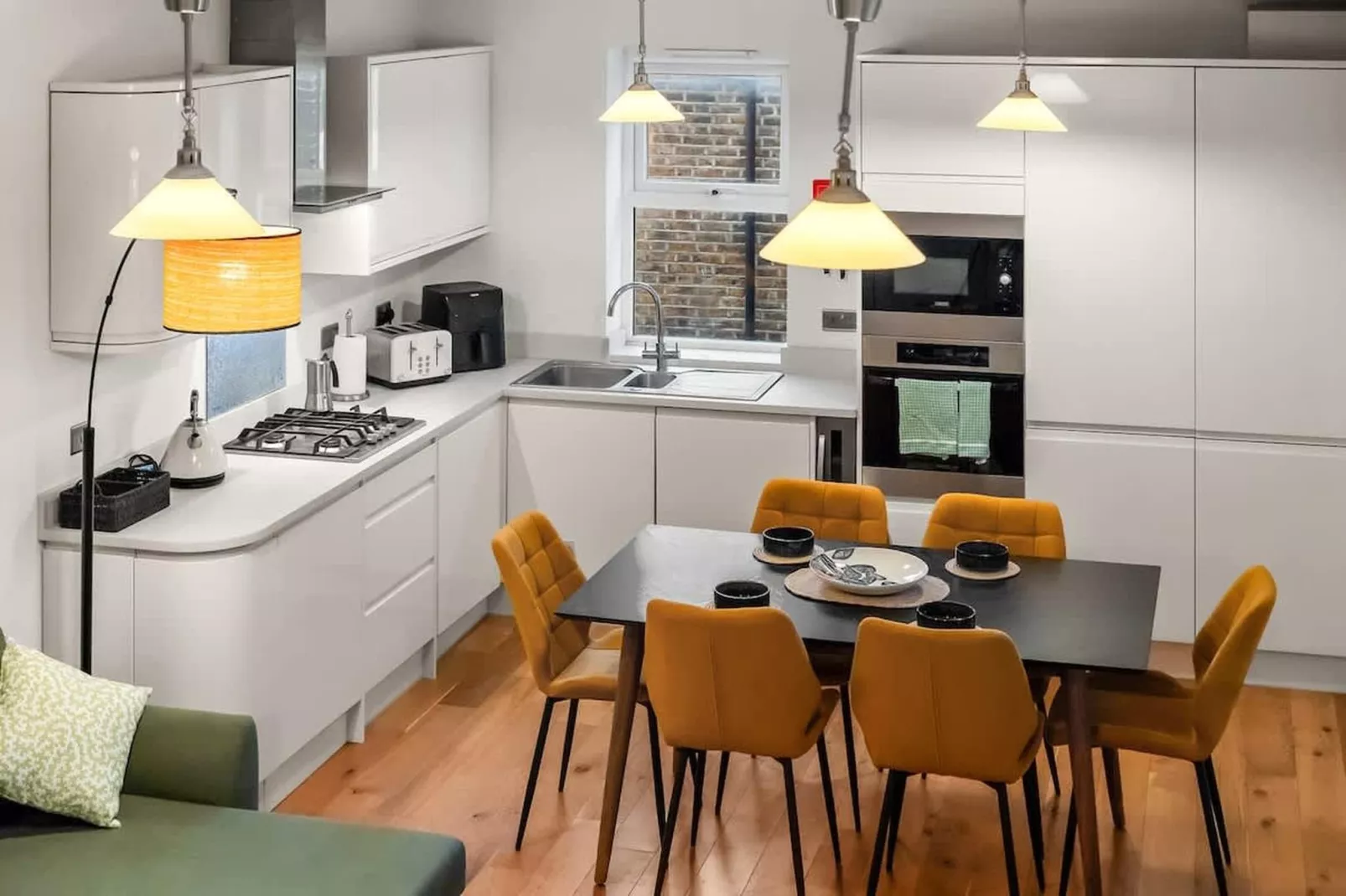 SW6 Fulham Palace Rd-Dining room