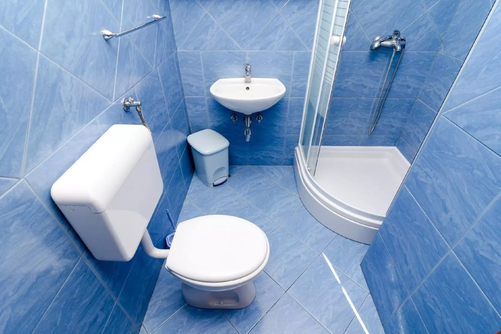 Apartment & Rooms Alan - One Bedroom Apartment with Balcony and Sea View-Bathroom