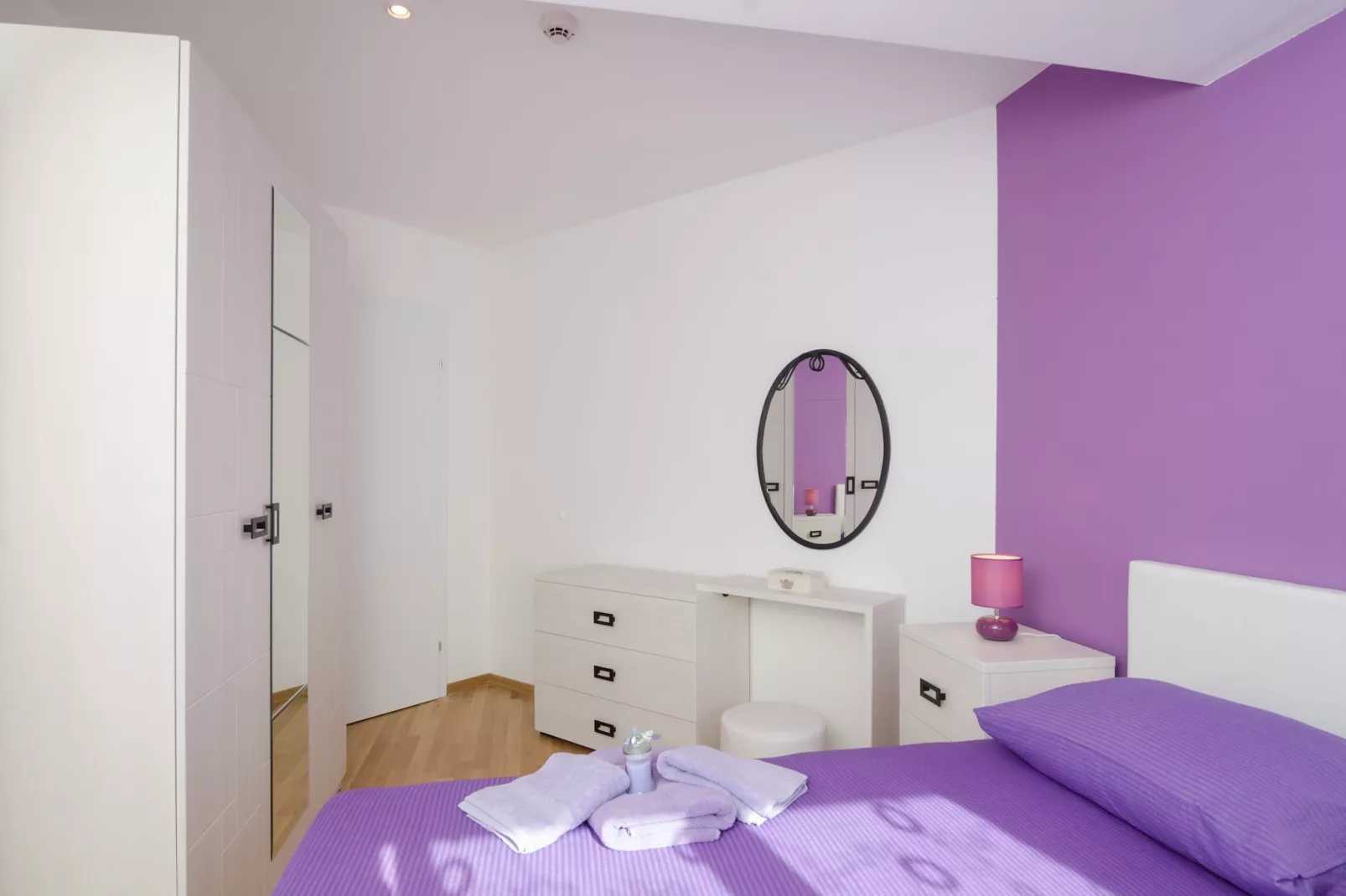 Apartment Atlant - One Bedroom Apartment with Balcony and Side Sea View-Bedroom