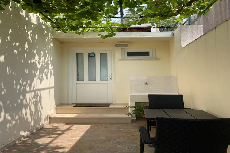 Guest House Luce- Studio with Terrace and Garden View-Terrasse