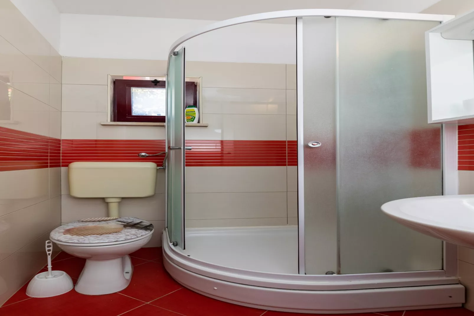 Apartments Franka - One Bedroom Apartment with Terrace and Garden View (A2+1)-Bathroom