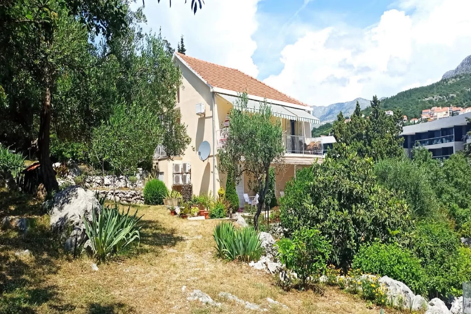 Apartments & Rooms Jokovic- Deluxe Double Room with Terrace and Partial Sea View (SOBA 3)-Ausstattung