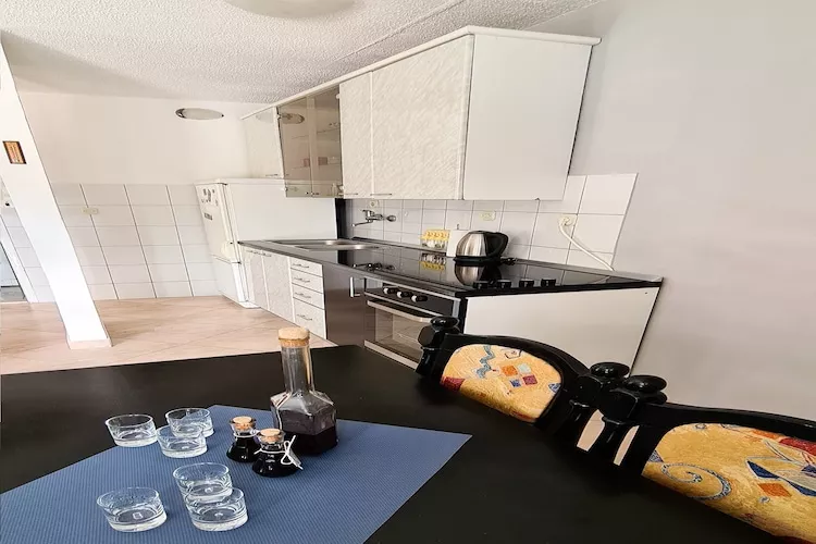 Holiday Home Gea - Three Bedroom Holiday Home with Terrace and Partial Sea View-Cuisine