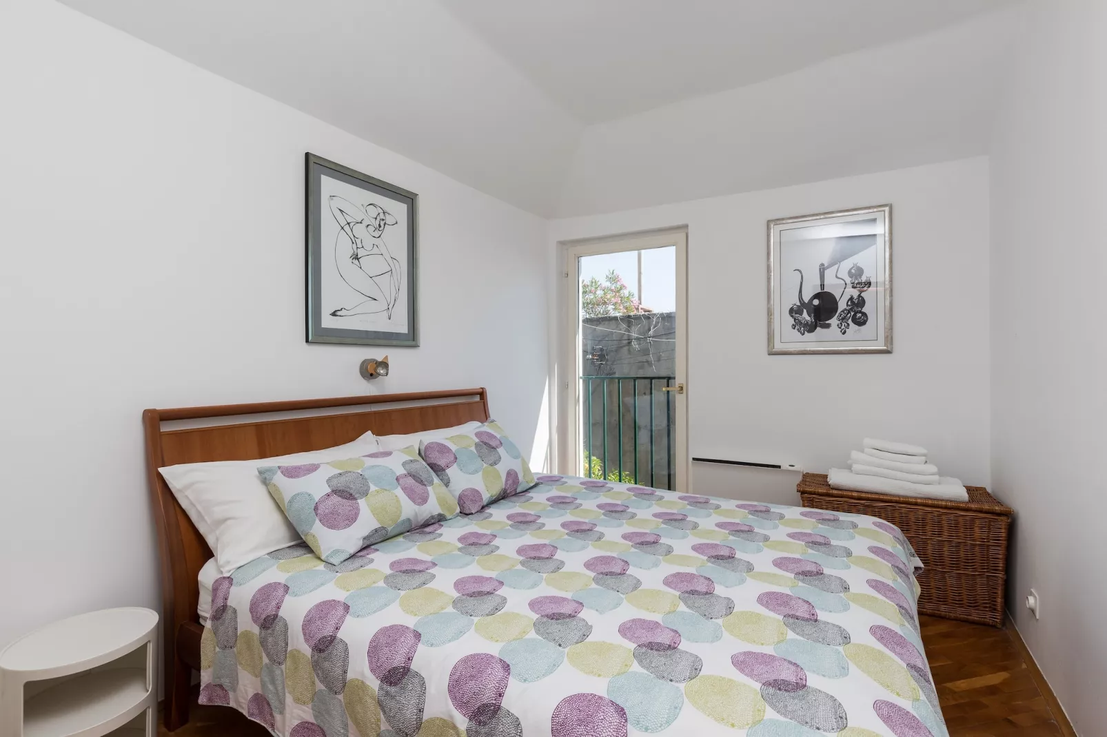 Apartment Dubo - One Bedroom Apartment with Balcony-Bedroom