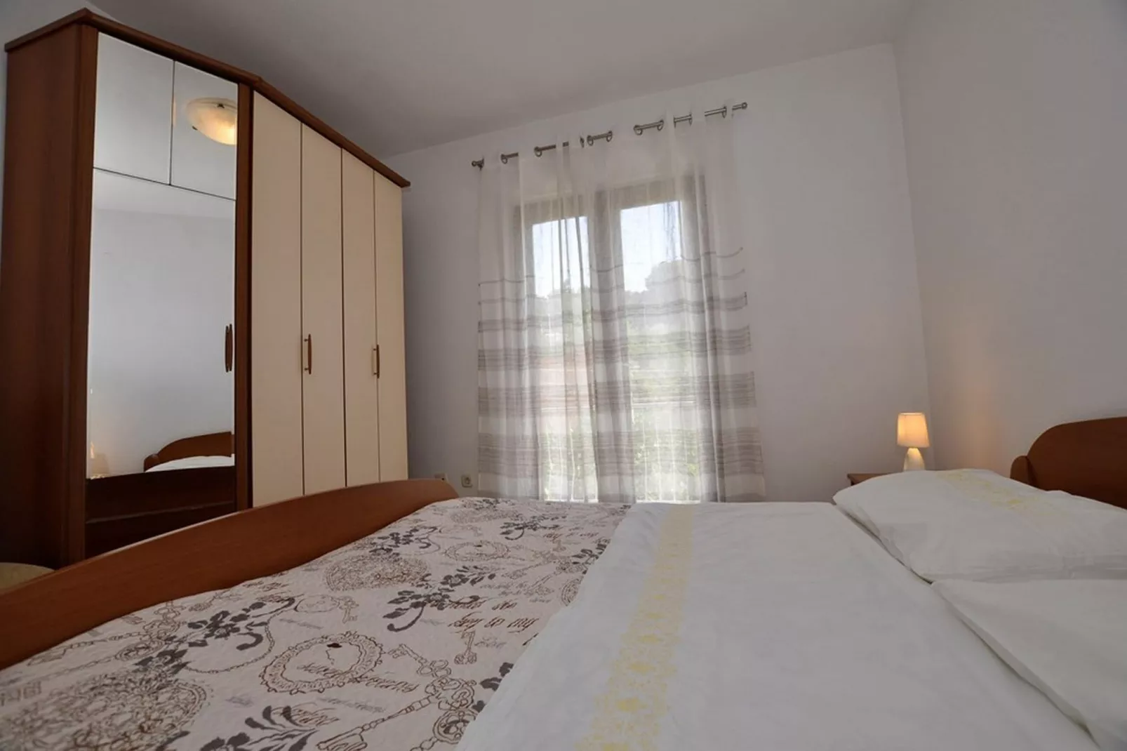 Apartments Seagull - Comfort Two Bedroom Apartment with Sea View Balcony (Tonko)-Chambre
