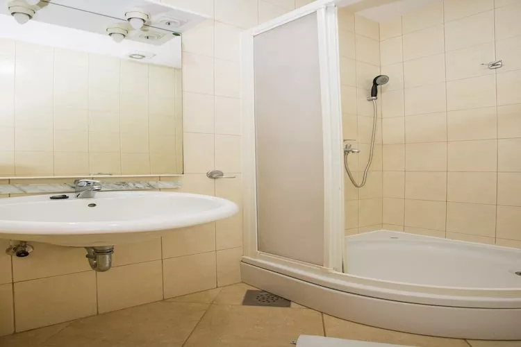 Apartments Vidak - One Bedroom Apartment with Balcony and Sea View - (A4)-Salle de bain