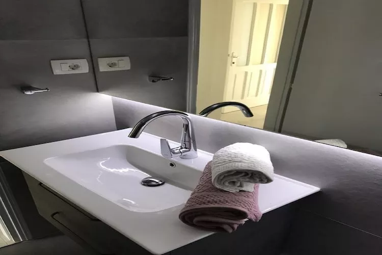 Apartments Korčula - One Bedroom Apartment with Terrace and Sea View-Badezimmer