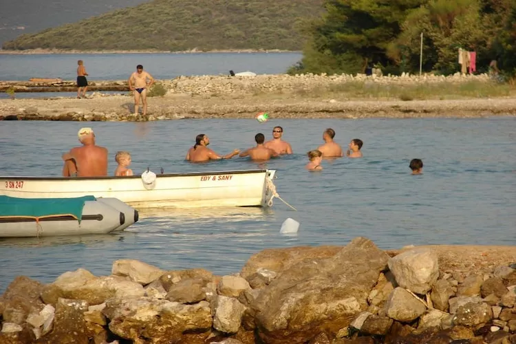 Apartments Neven - Studio Apartment with Terrace and Partial Sea View (A3)-Ambiente