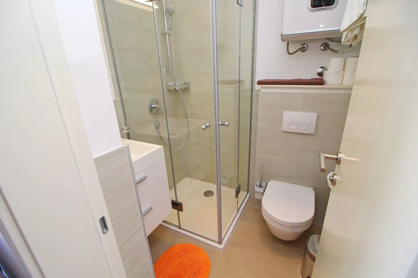 Apartments Kula - One-Bedroom Apartment with Terrace and Sea View-B2-Bathroom