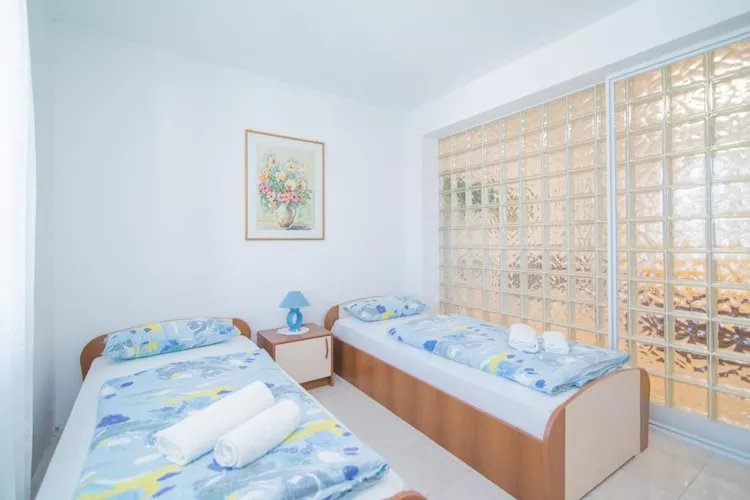 Apartments Paco - Superior Two-Bedroom Apartment with Terrace and Sea View A1 (ST)-Schlafzimmer