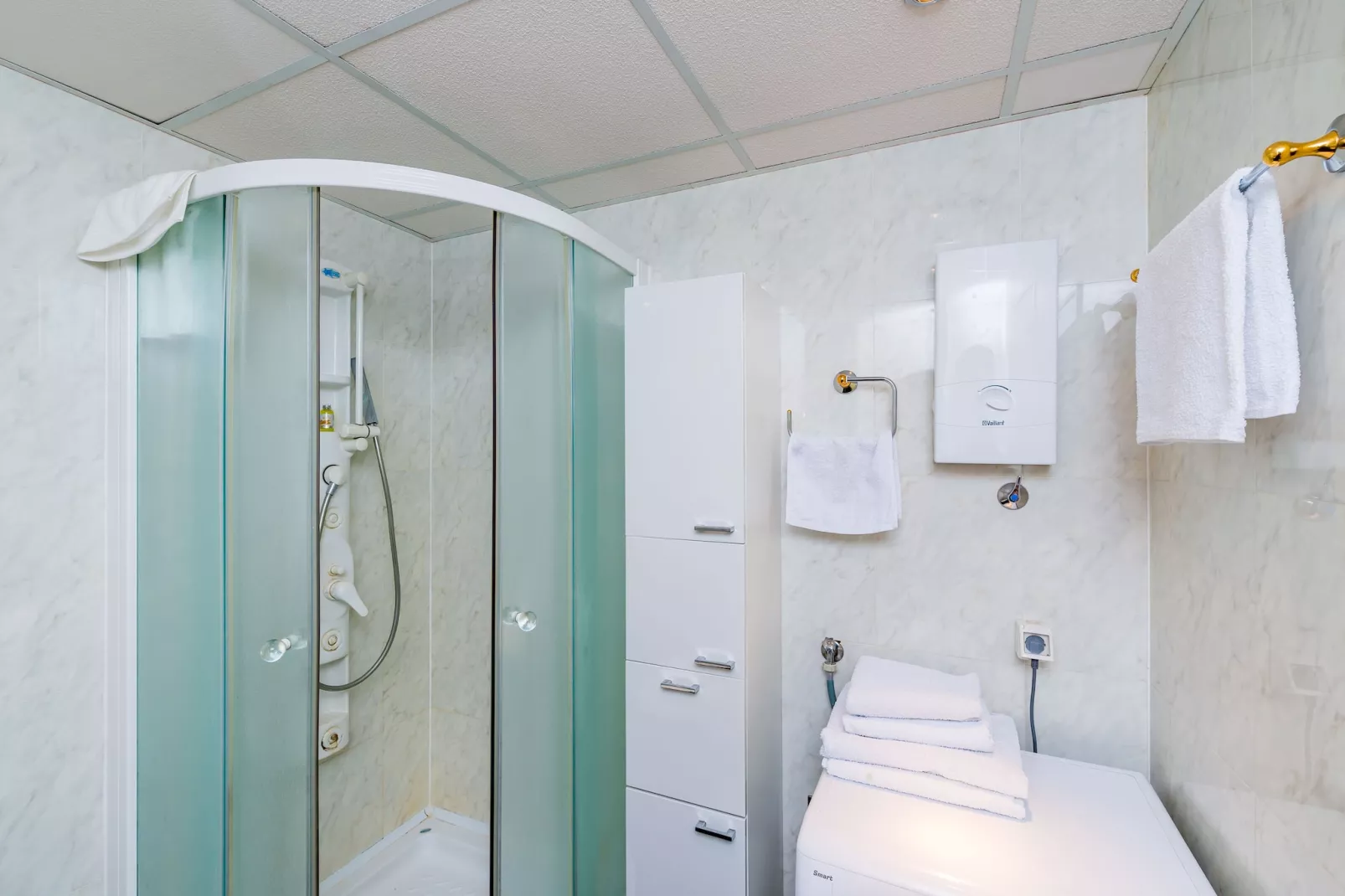 Apartment Reale - One Bedroom Apartment with Balcony and Sea View-Bathroom