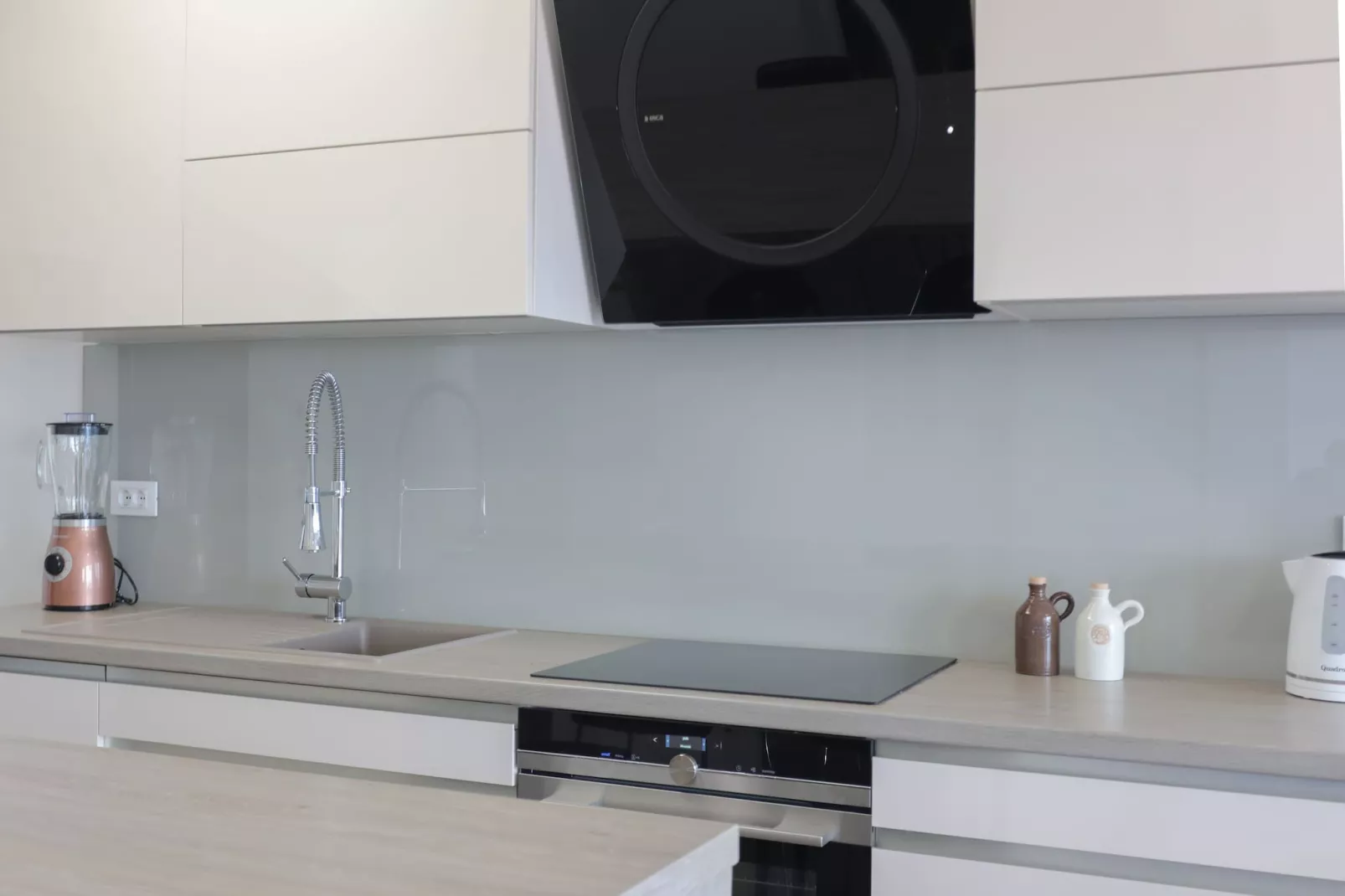 Apartment M&J - Comfort Two Bedroom Apartment with Terrace and Sea View (Škaro)-Küche