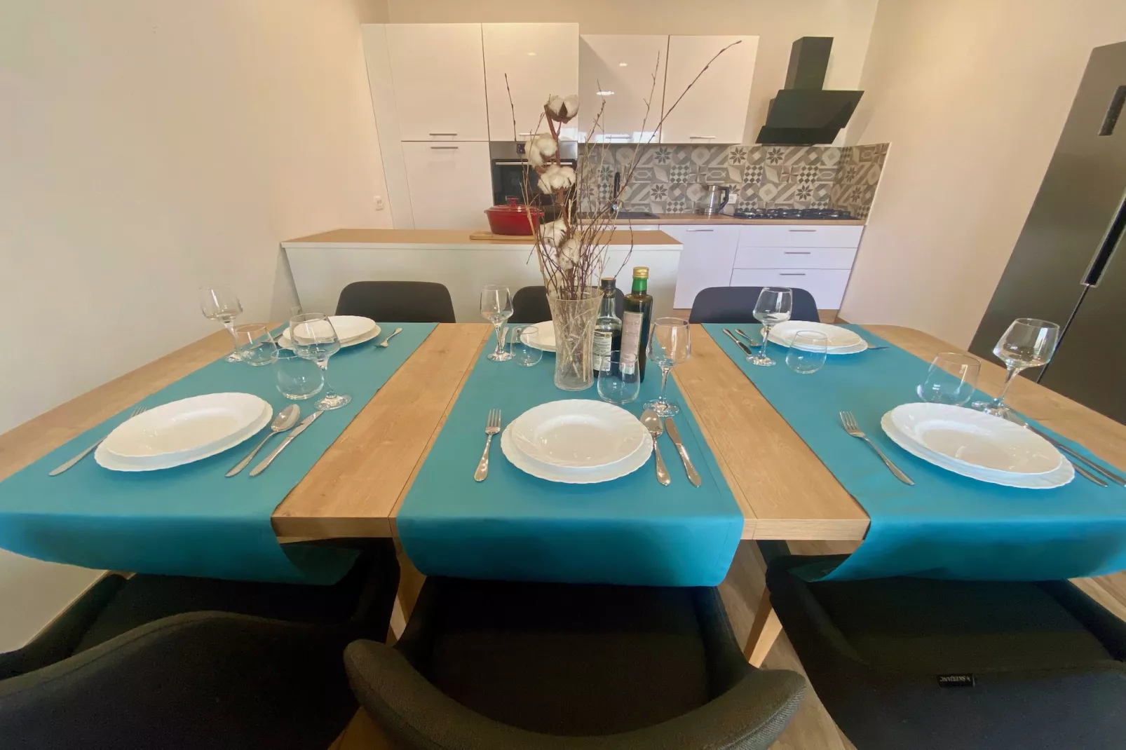 VERT Apartment - Two Bedroom Apartment with Terrace-Kitchen