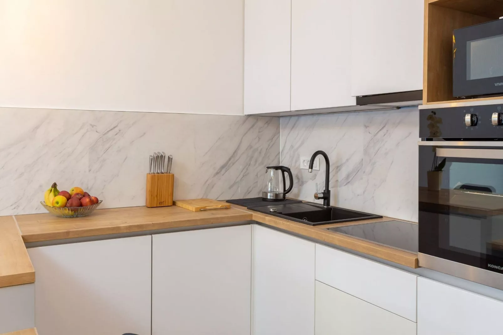 Apartments Tomas- Standard One Bedroom Apartment with Balcony (A2)-Kitchen