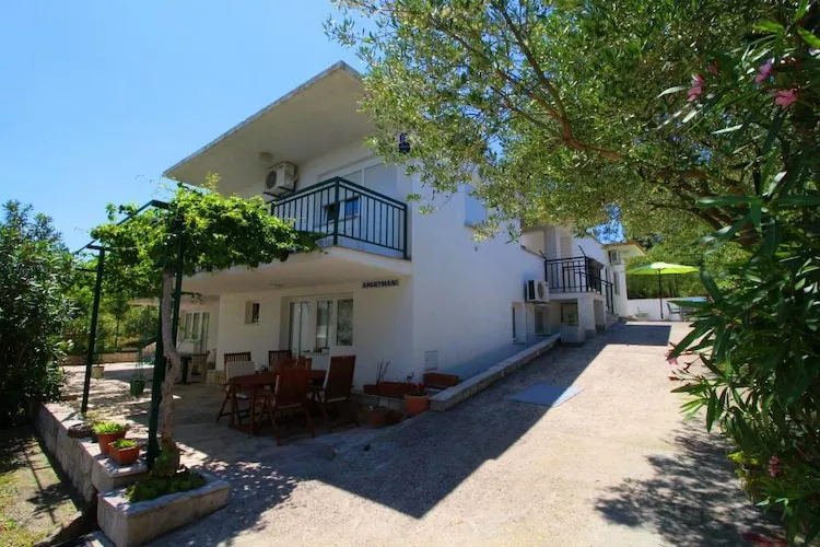 Apartments Neven - Studio Apartment with Terrace and Partial Sea View (A3)-Im Freien