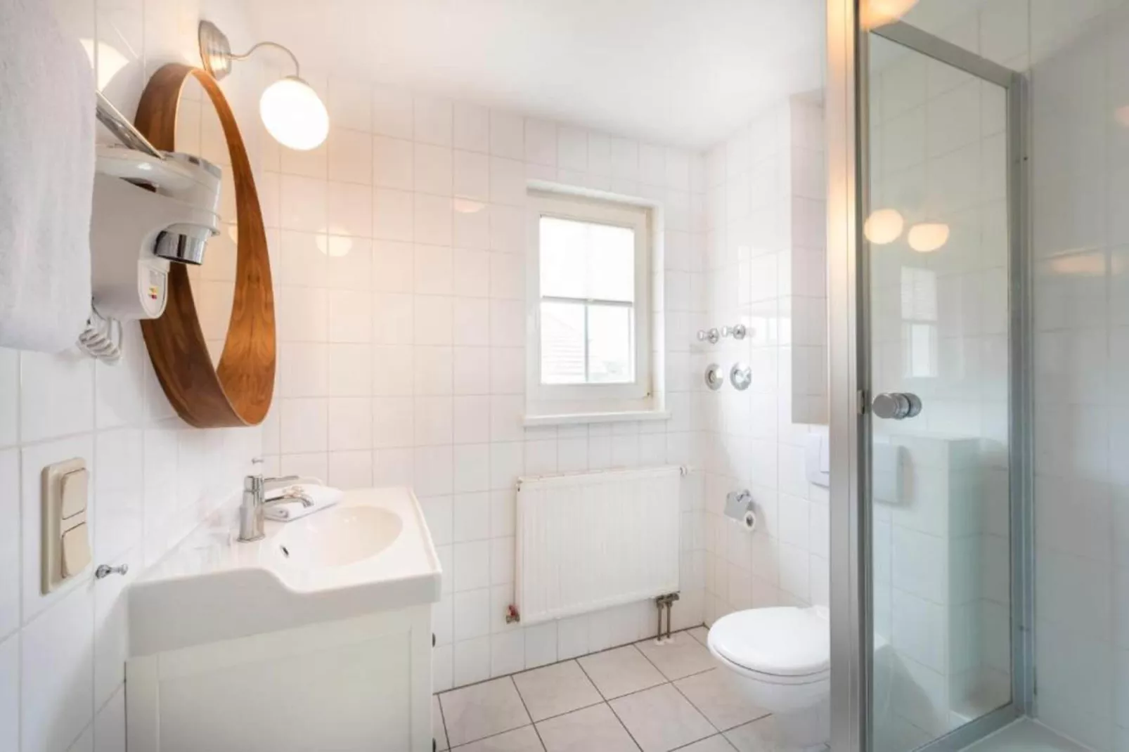 Rugen 1 Bedroom Apartment-Badezimmer