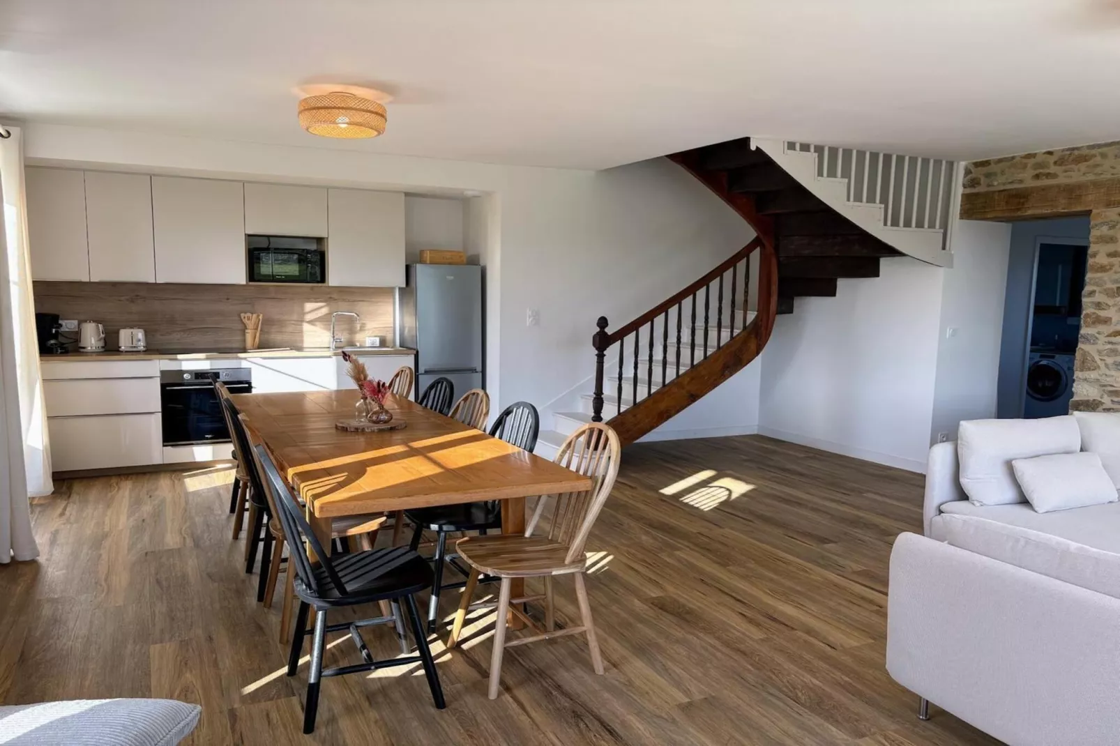 Joli gîte à Corseul-Esszimmer