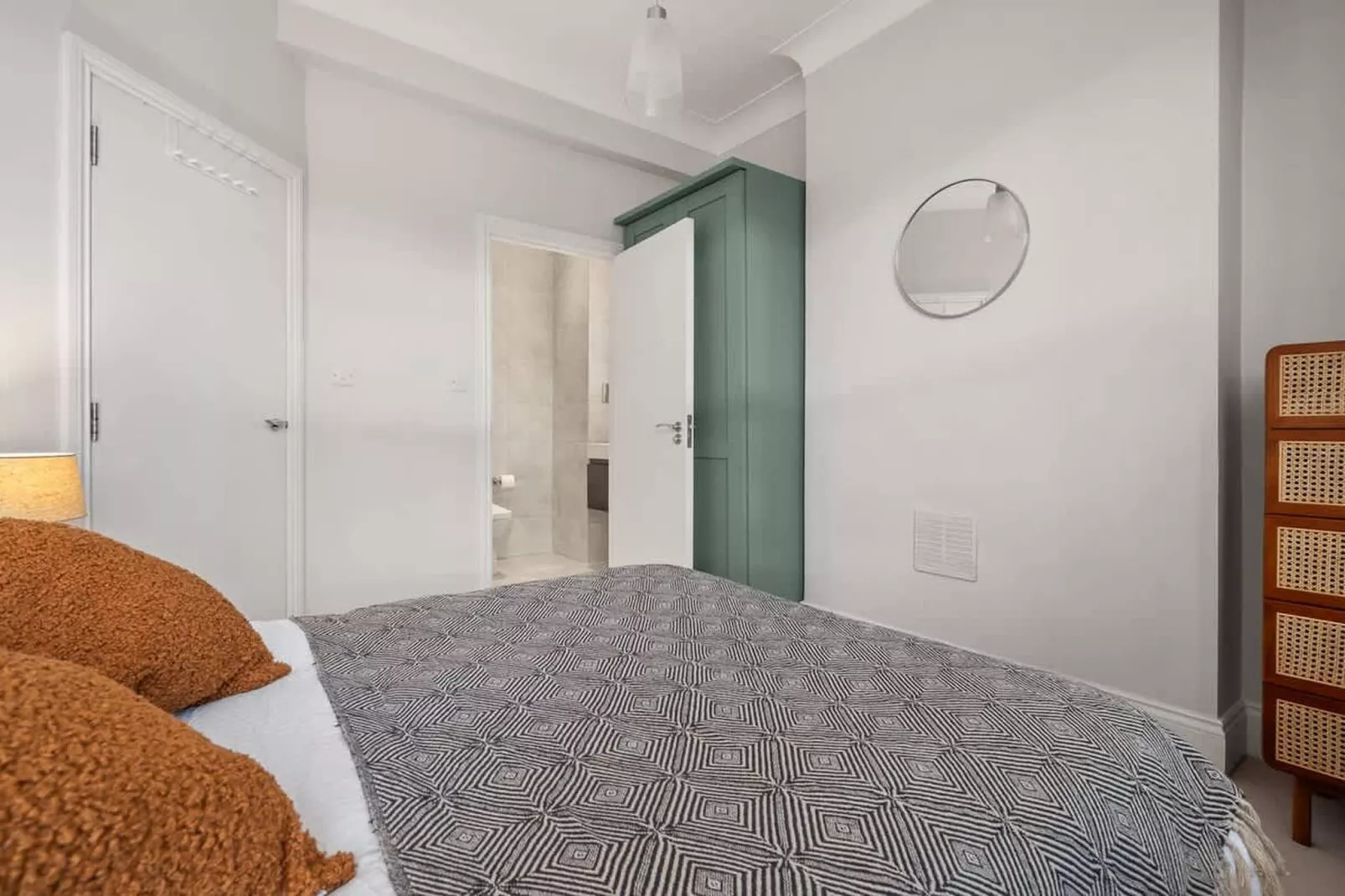 SW6 Fulham Palace Rd-Bedroom